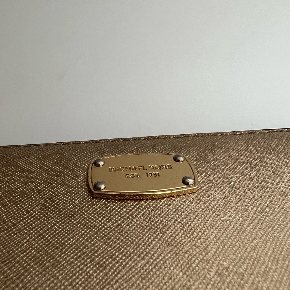 Michael Kors Wallet - Picture 13 of 17